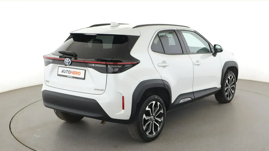 TOYOTA Yaris Cross -