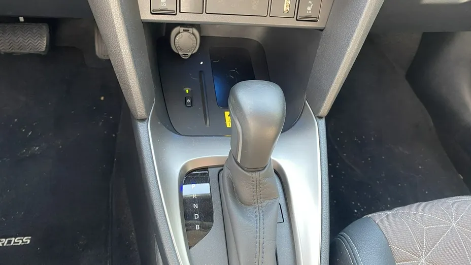 TOYOTA Yaris Cross -