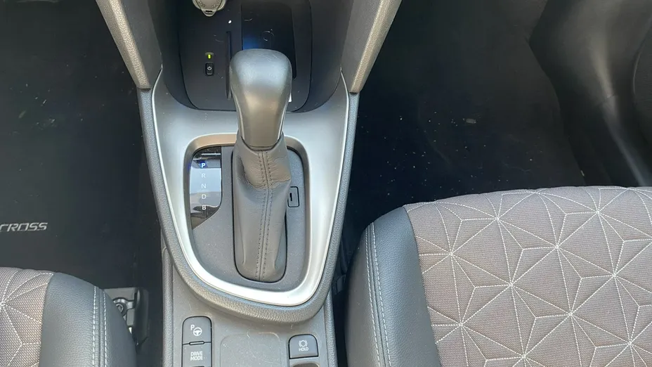 TOYOTA Yaris Cross -