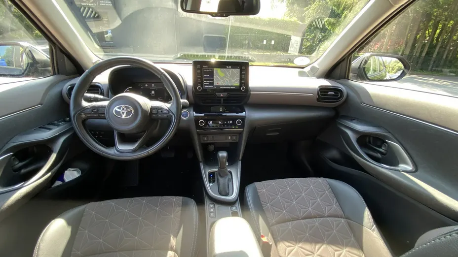 TOYOTA Yaris Cross -