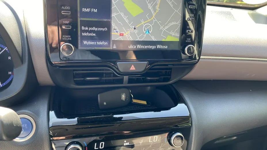 TOYOTA Yaris Cross -