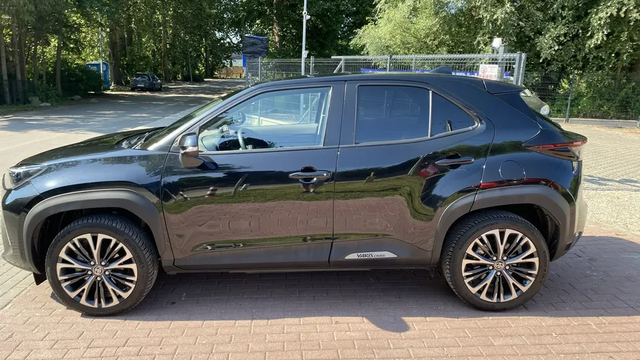 TOYOTA Yaris Cross -