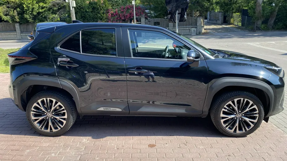TOYOTA Yaris Cross -
