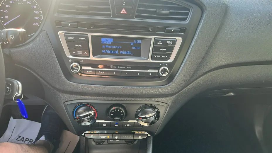 HYUNDAI i20 -
