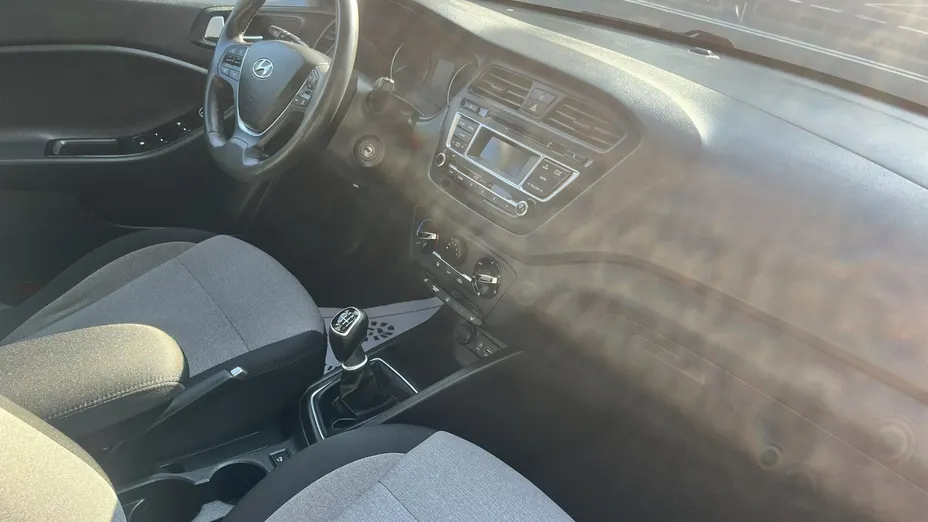 HYUNDAI i20 -