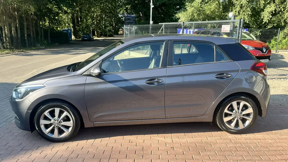 HYUNDAI i20 -