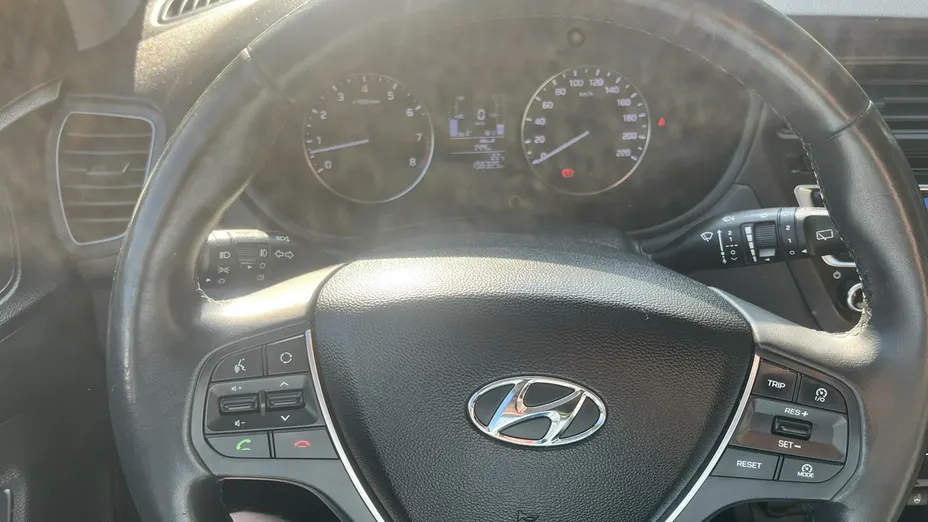 HYUNDAI i20 -