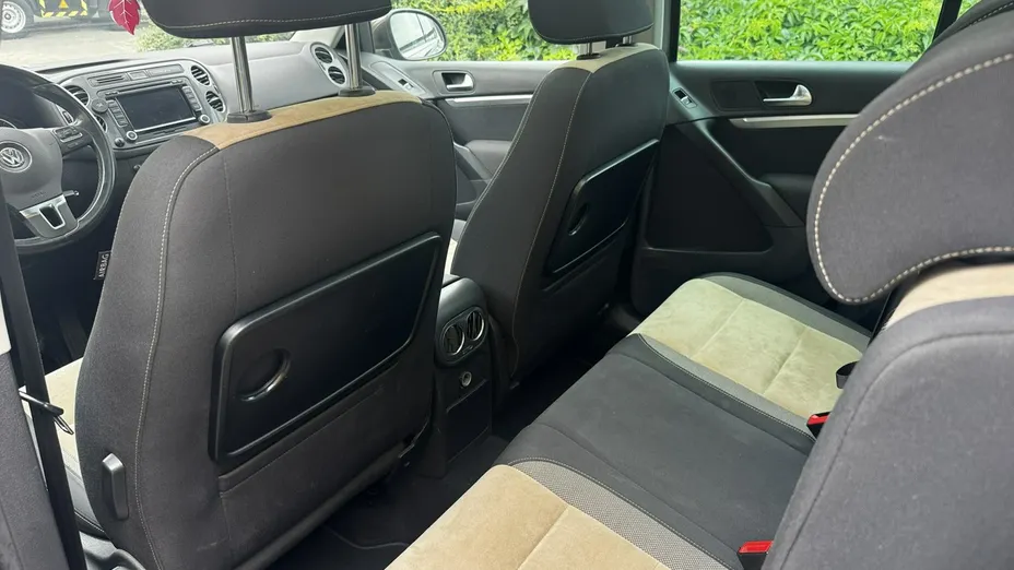 VOLKSWAGEN Tiguan -