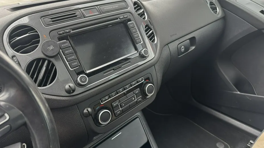 VOLKSWAGEN Tiguan -