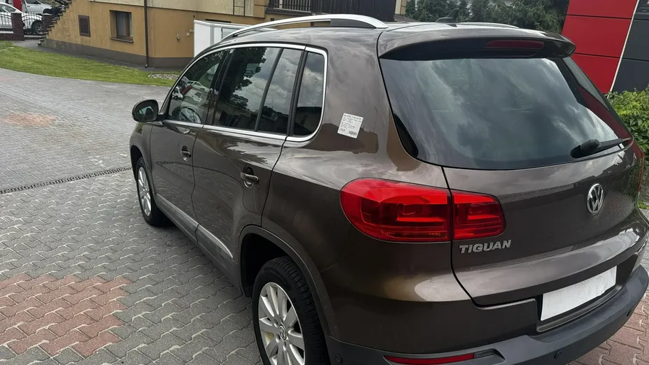 VOLKSWAGEN Tiguan -