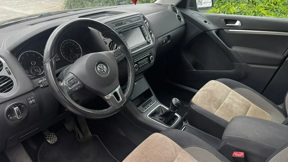 VOLKSWAGEN Tiguan -