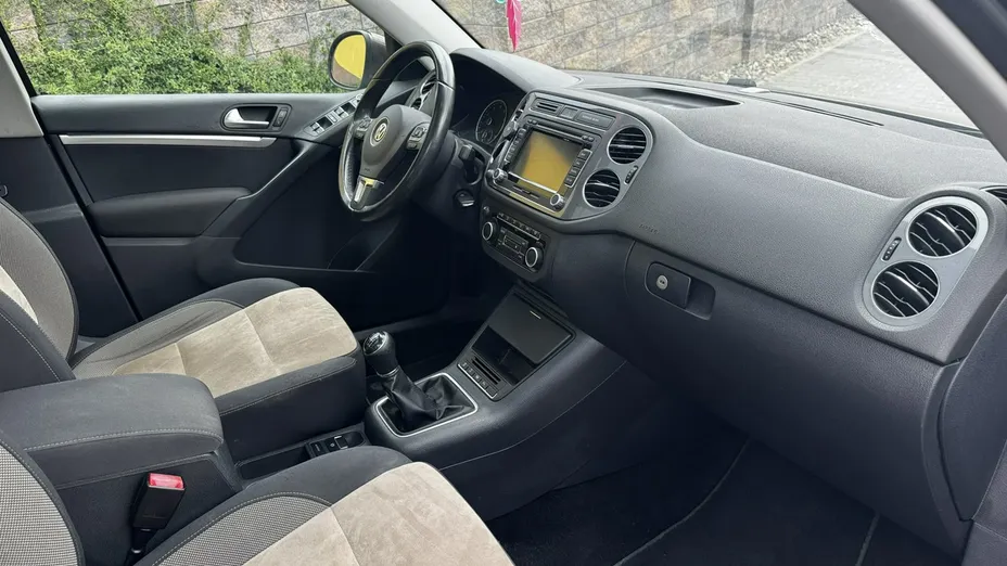 VOLKSWAGEN Tiguan -