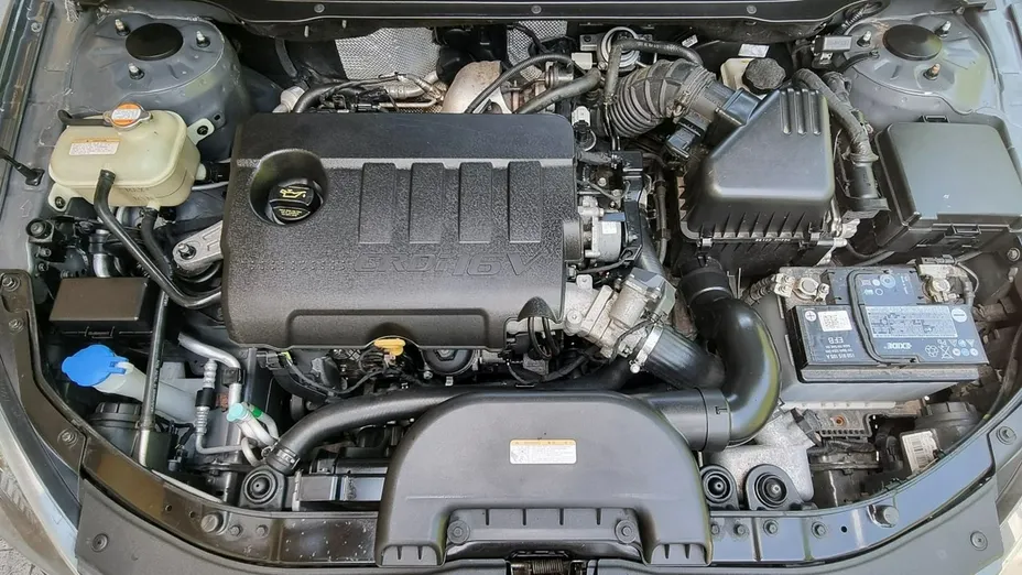 HYUNDAI i30 -