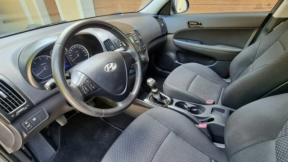 HYUNDAI i30 -