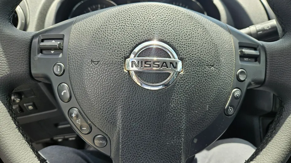 NISSAN Qashqai -