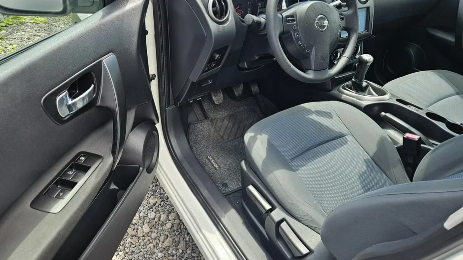 NISSAN Qashqai -