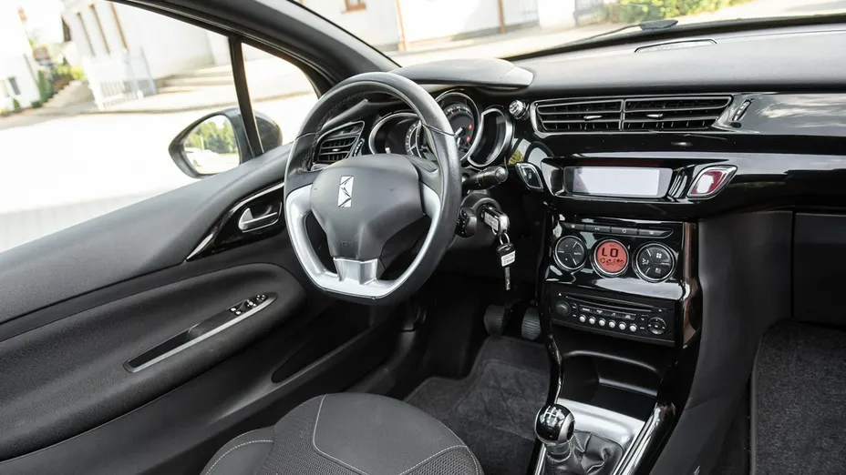 CITROEN DS3 -