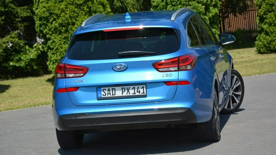 HYUNDAI i30 -