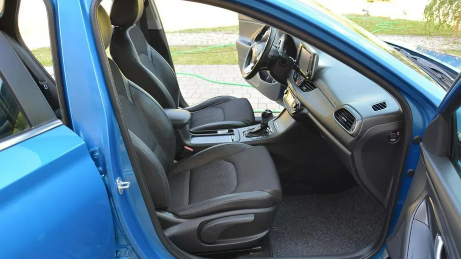 HYUNDAI i30 -