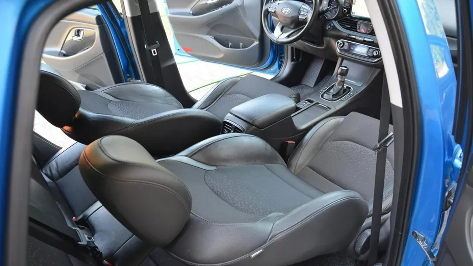 HYUNDAI i30 -