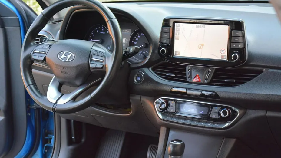 HYUNDAI i30 -