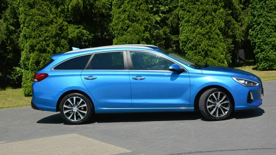 HYUNDAI i30 -