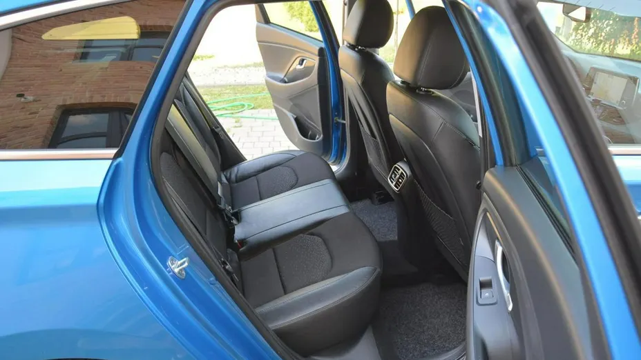 HYUNDAI i30 -