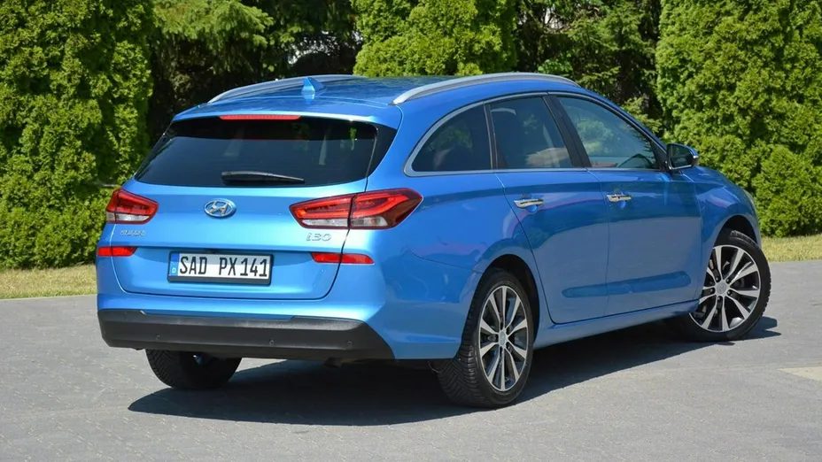 HYUNDAI i30 -