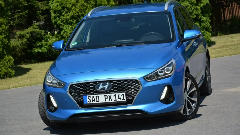 HYUNDAI i30 -
