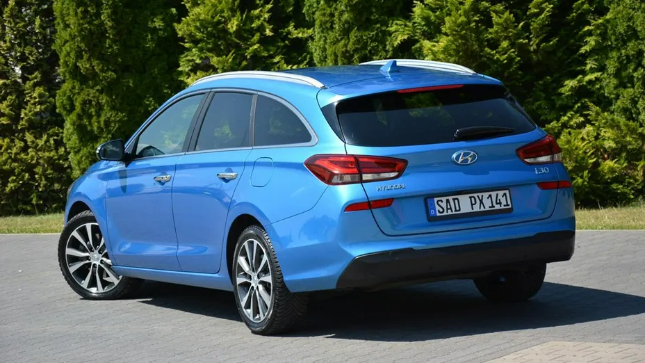 HYUNDAI i30 -