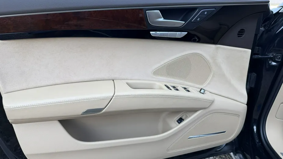 AUDI A8 -