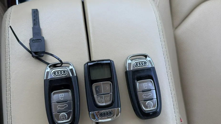 AUDI A8 -