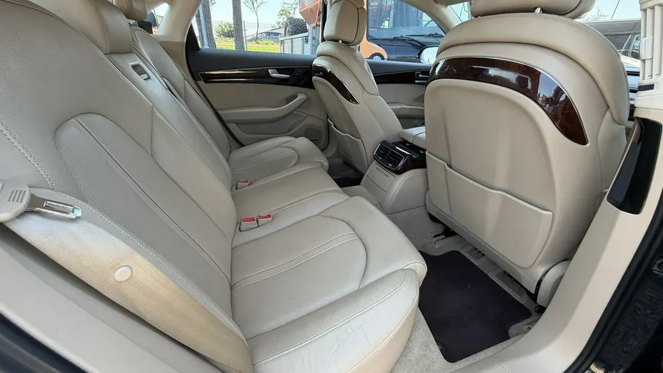 AUDI A8 -