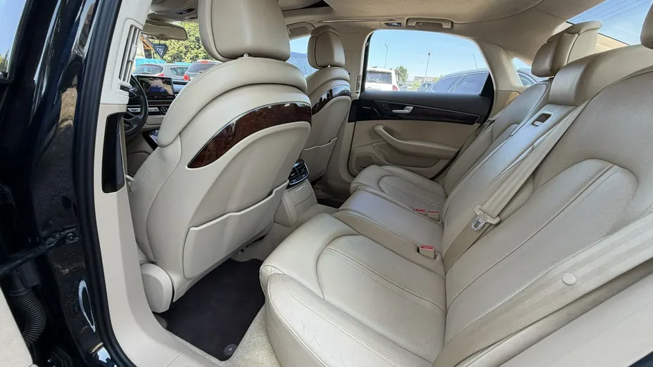 AUDI A8 -