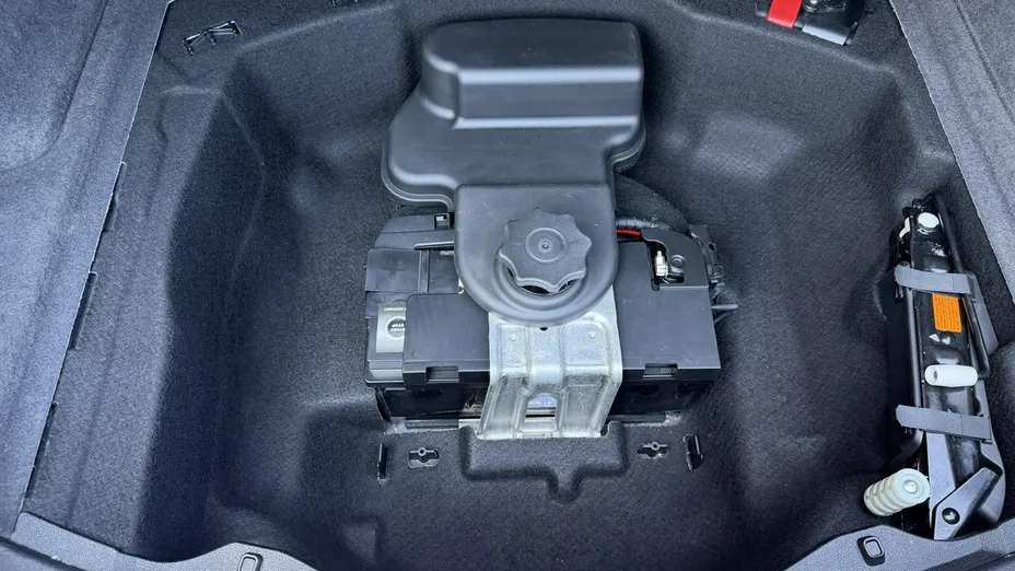 AUDI A8 -