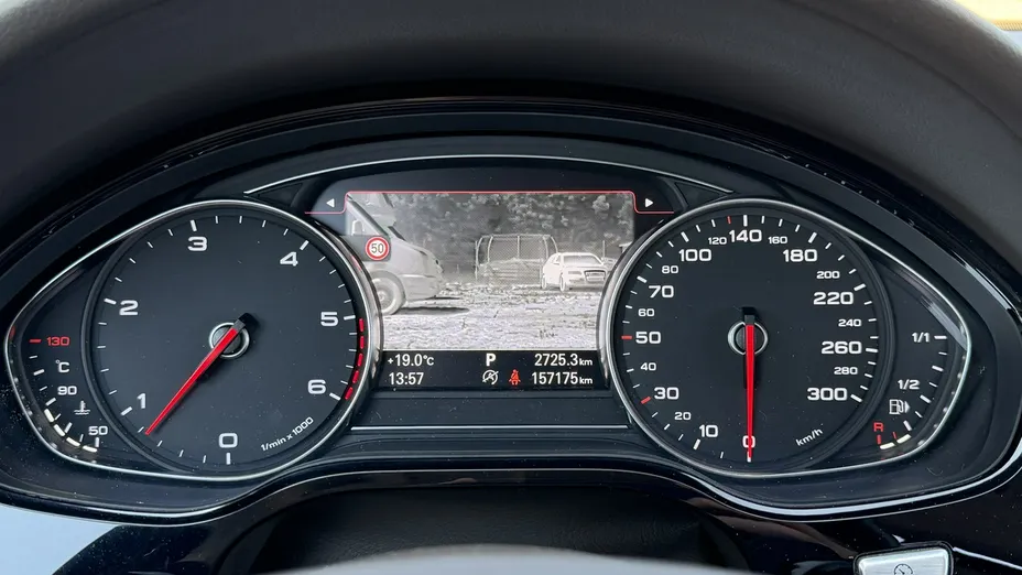 AUDI A8 -