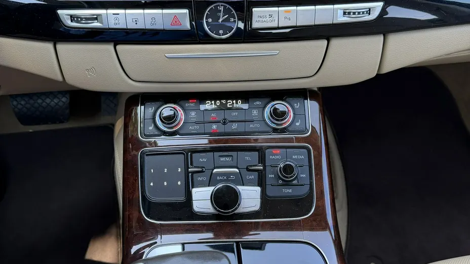 AUDI A8 -