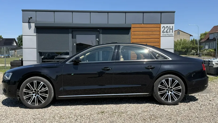 AUDI A8 -