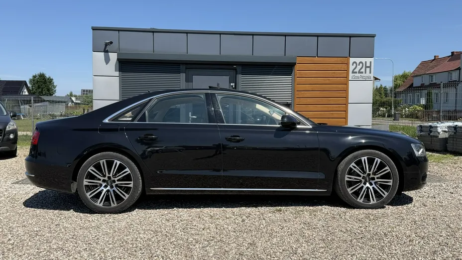 AUDI A8 -