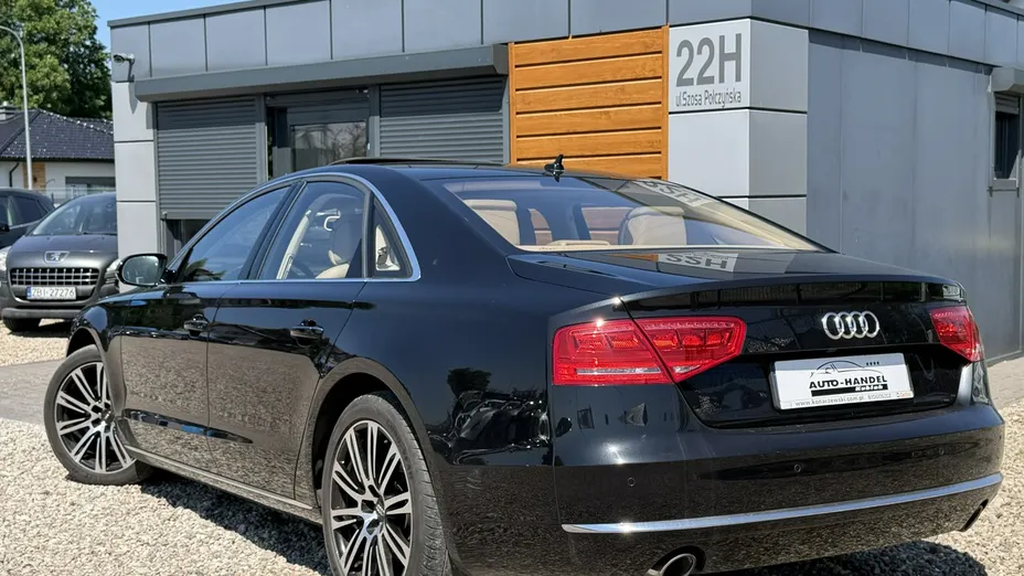 AUDI A8 -