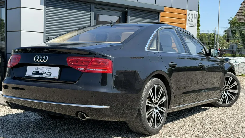 AUDI A8 -