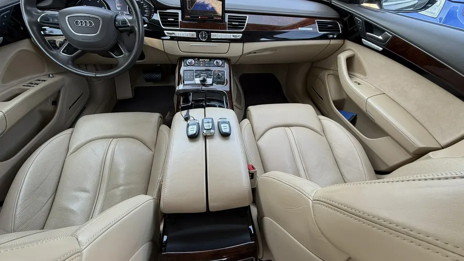 AUDI A8 -