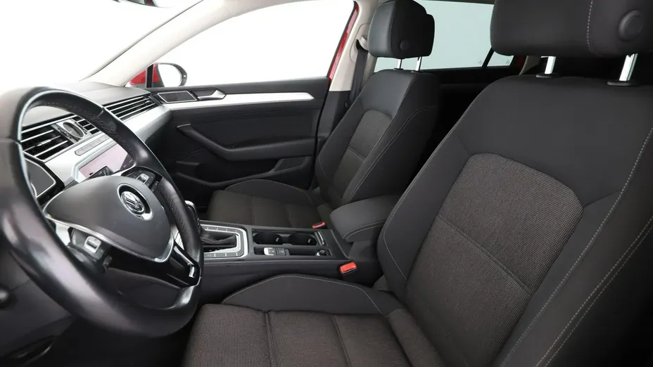 VOLKSWAGEN Passat -
