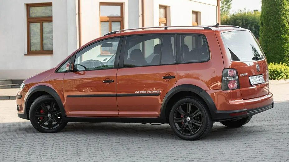 VOLKSWAGEN Touran -