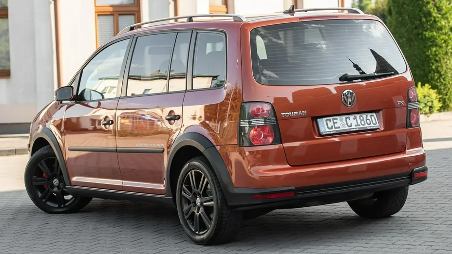 VOLKSWAGEN Touran -