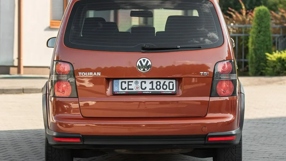 VOLKSWAGEN Touran -