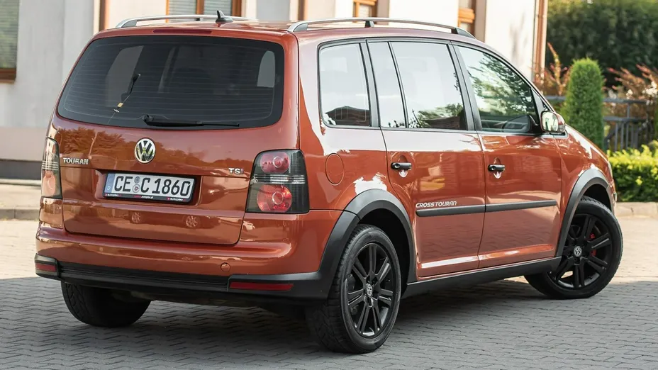 VOLKSWAGEN Touran -