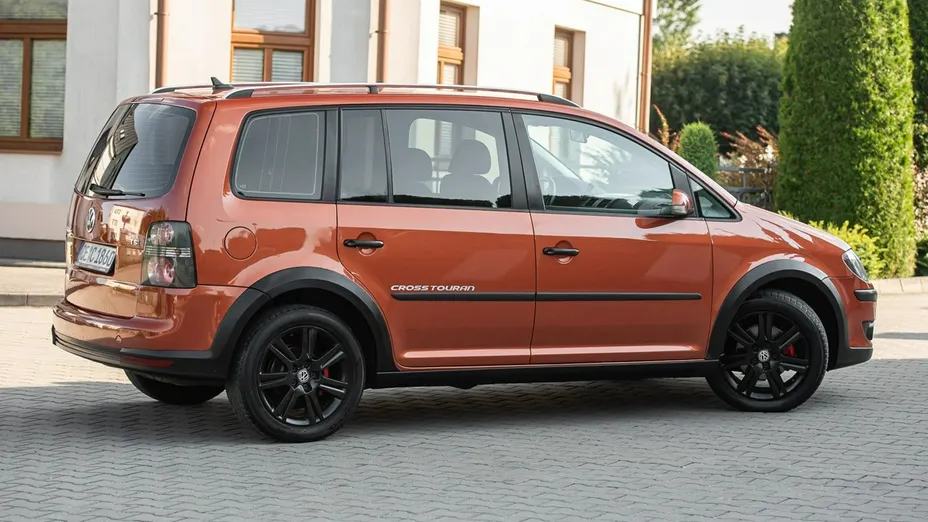 VOLKSWAGEN Touran -