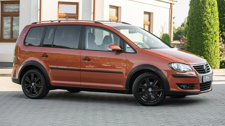 VOLKSWAGEN Touran -
