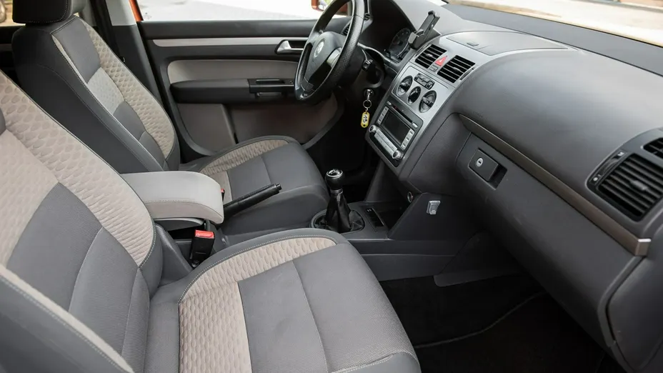 VOLKSWAGEN Touran -